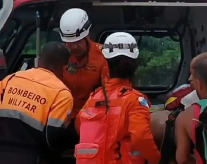 Homem se afoga na Praia de Itaipu e é levado de helicóptero para hospital no Rio